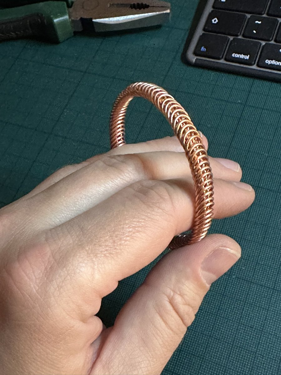 Банщик Эда Ширана tweet media