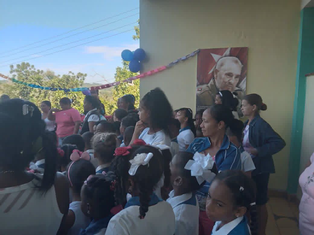 Nuestra Institución Educativa se viste de gala para celebrar el 65 Aniversario de la #OPJM, y el Centenario del Natalicio del Comandante en Jefe Fidel Castro Ruz <a href="/CubaMined/">MINED</a> <a href="/dpestgo/">DGE Santiago de Cuba</a> <a href="/dme_lamaya/">DGE Songo La Maya</a> #PartidoPCC #SongoLaMaya