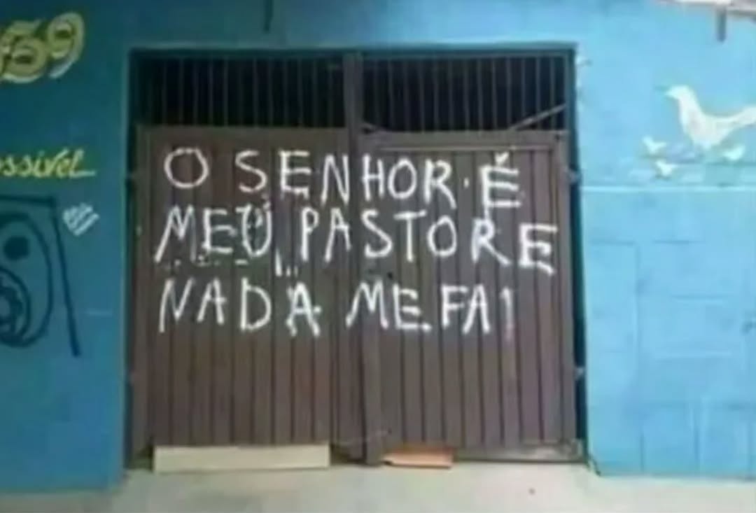 Letreiros e placas (e outras coisas) estranhas tweet media