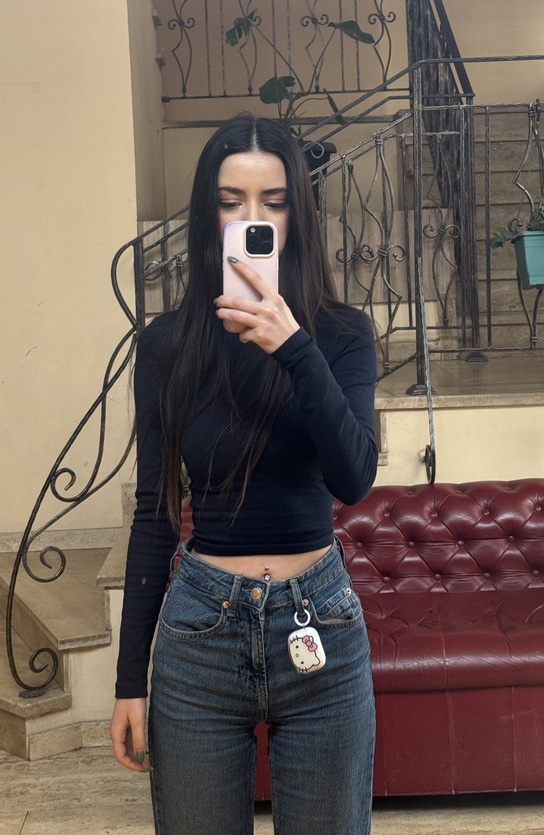 brokefornina's tweet photo. Brunette brats own u https://t.co/i7qD8v4uT4