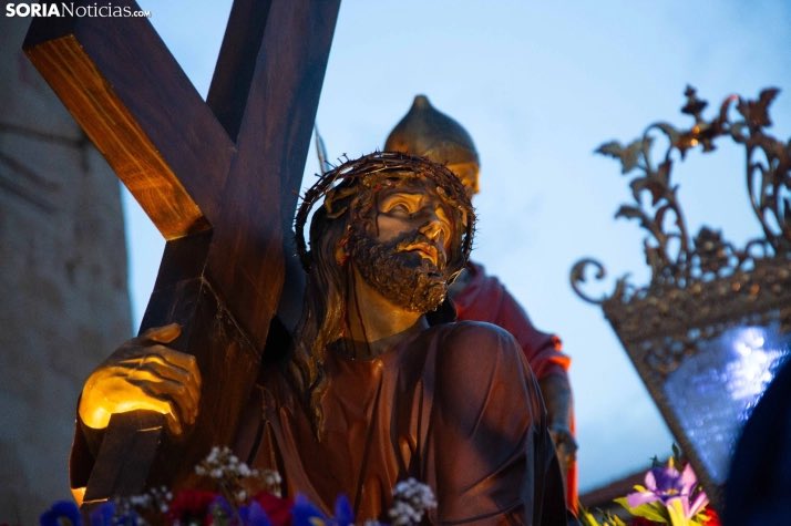 CofradiasSoria's tweet photo. Procesión de la Cofradia de Las Caídas de Jesús en esta tarde de Jueves Santo.
📸 María Ferrer para @sorianoticias
#juntadecofradiasdesoria #Semanasantasoria #sobria #austera #devocional https://t.co/eFmmrPIg6F