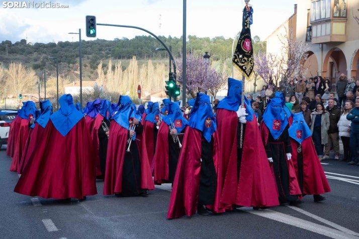 CofradiasSoria's tweet photo. Procesión de la Cofradia de Las Caídas de Jesús en esta tarde de Jueves Santo.
📸 María Ferrer para @sorianoticias
#juntadecofradiasdesoria #Semanasantasoria #sobria #austera #devocional https://t.co/eFmmrPIg6F