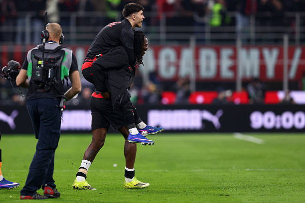 AyobBig's tweet image. دافيدي بارتيساغي لـ @MilanTV: 

"هناك عدة أشخاص يتحدثون معي باستمرار، وهم ركائز حقيقية في غرف الملابس." ✨🏟️

"علاقتي بهم رائعة؛ فهم يحاولون دائمًا مساعدتي بأي طريقة كانت، ولا يتخلون عني حتى عندما لا تسير الأمور على ما يرام." 🛡️

#TeamSpirit #MilanFamily #Leadership #Milanello