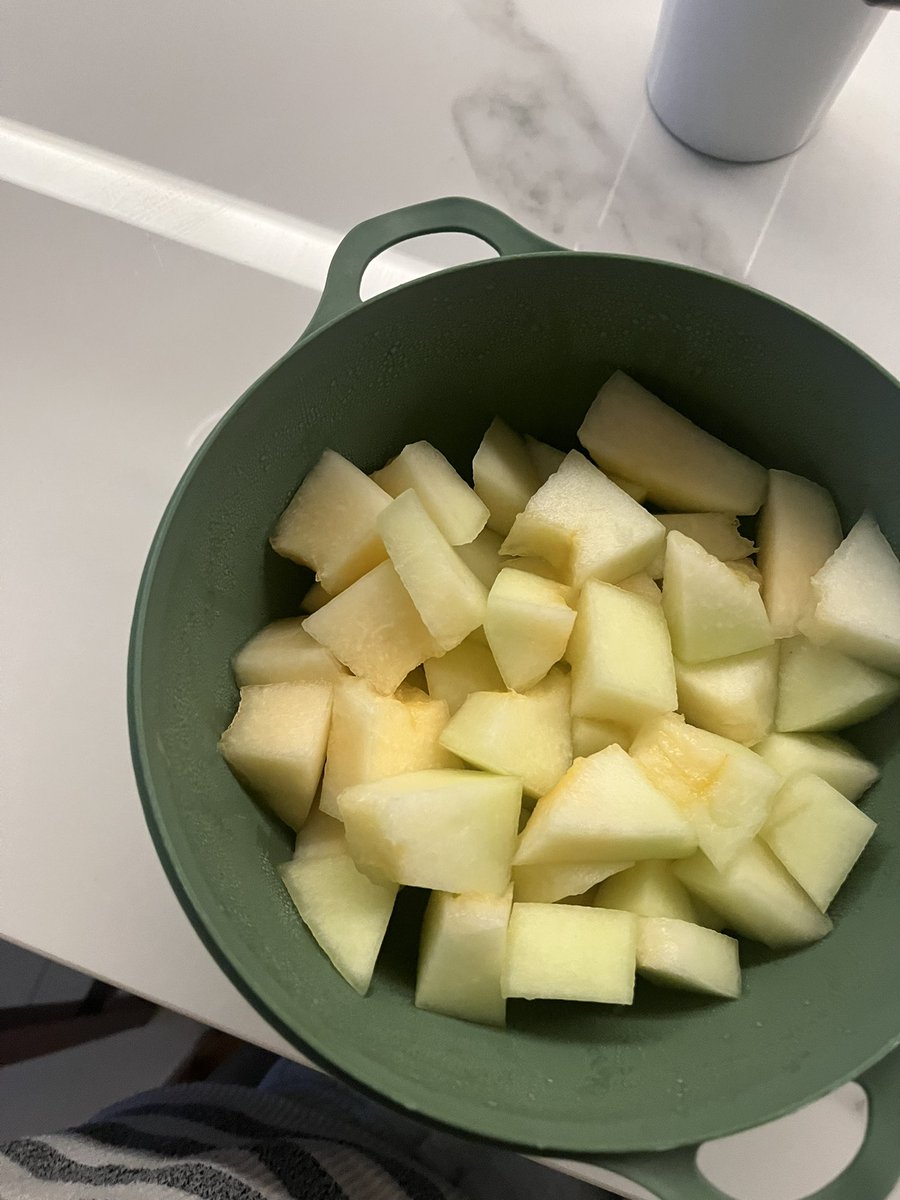 NFnix10kg's tweet image. 2° ref de hoje 
(não comi tudo só fiquei com preguiça de tirar do pote) 
depois eu vou jantar e ir dormir eu tava doida pra esse dia acabar