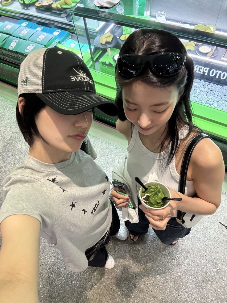 zuzia ≷ tweet media