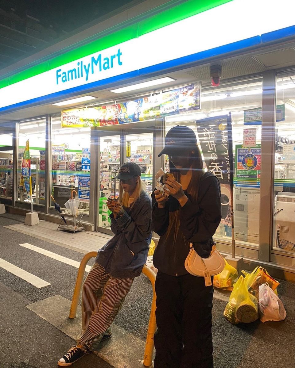 zuzia ≷ tweet media