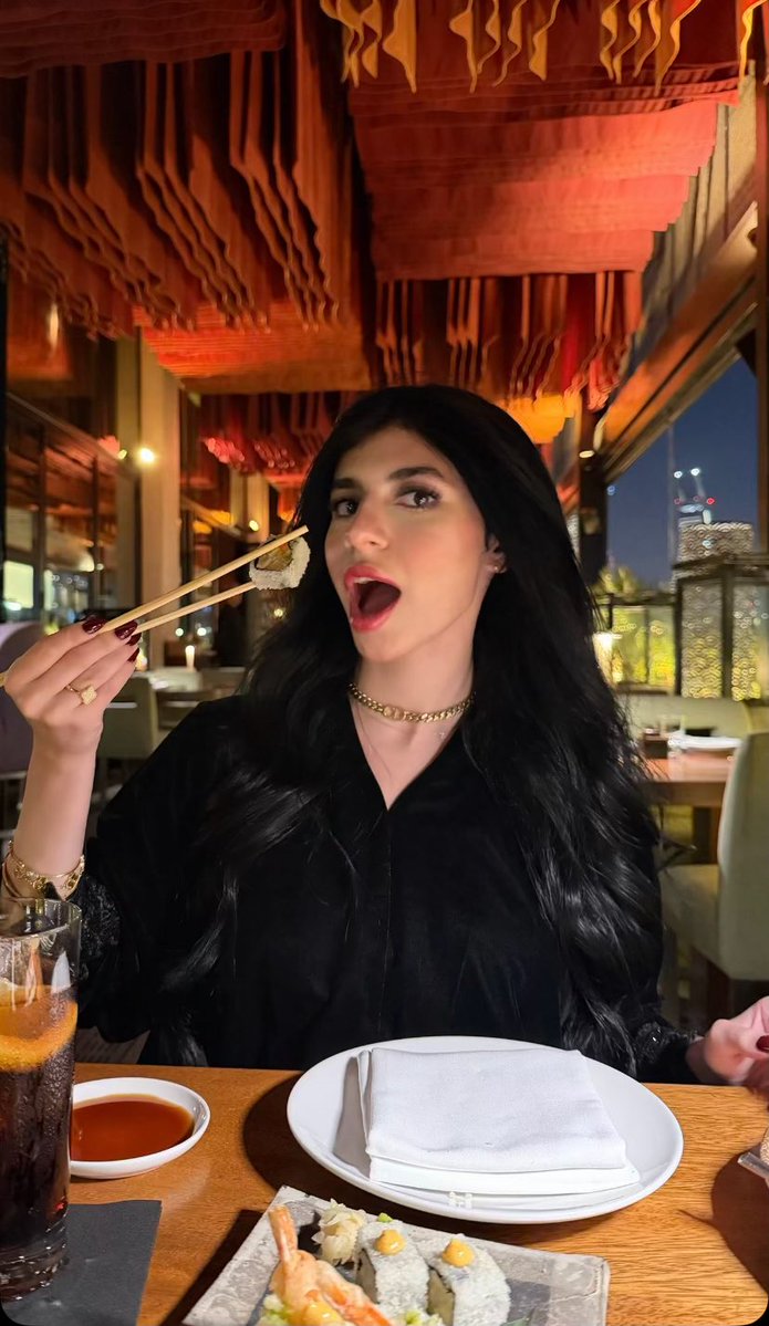 مشاهير فيك🐽 tweet media