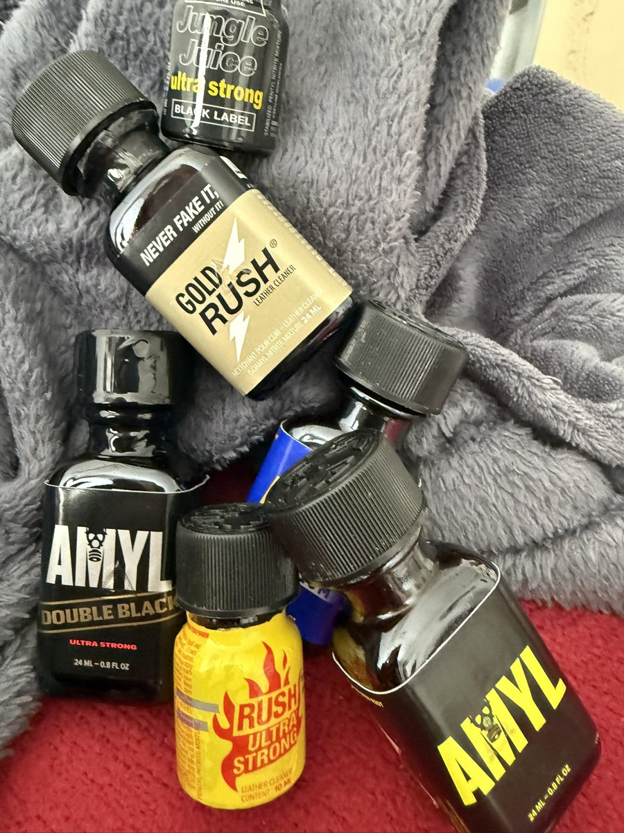 MasterJare11039's tweet photo. Slave for popper training go For session with your full wallet master is there to drained your wallet empty 🤣🤣🤣 https://t.co/ChDUMF5yK4