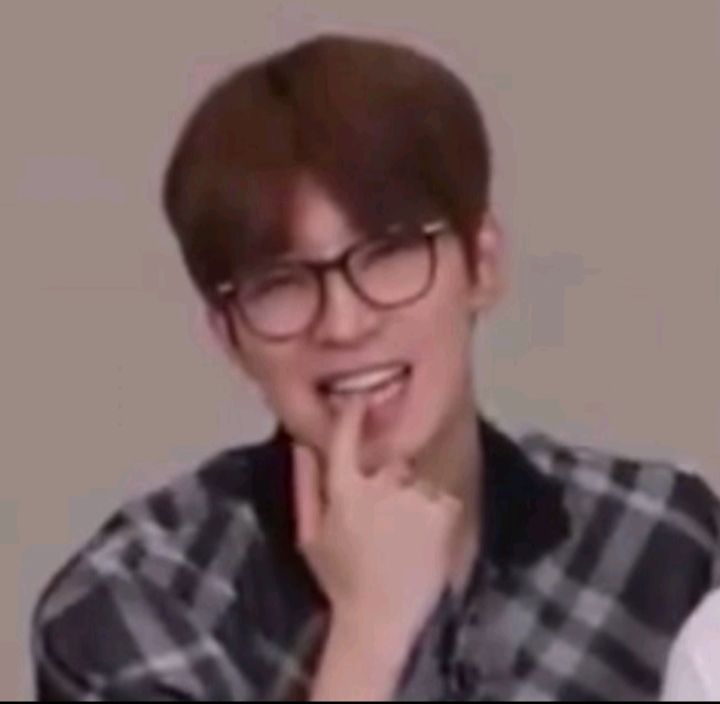 ✧ star tweet media