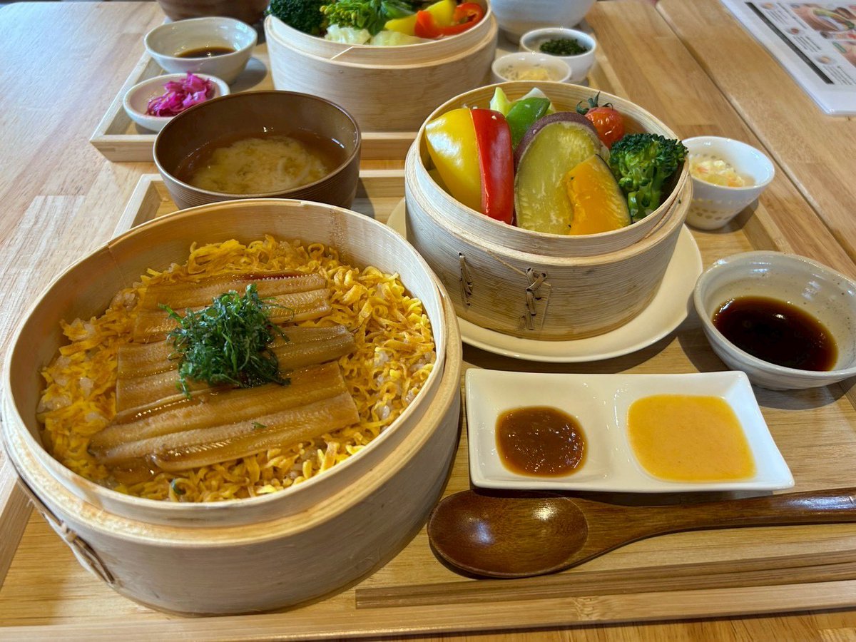 cooperjmkjr's tweet photo. 道の駅よかわに新しくオープンした蒸し料理のお店【蒸 SEIRO&amp;CAFE】に行ってきました。
この様子は、来週火曜日のさるとるの三木てくてくマップでお楽しみください♪
#三木市 #カフェ #cafe #レストラン #道の駅よかわ https://t.co/eFspGcvA7F