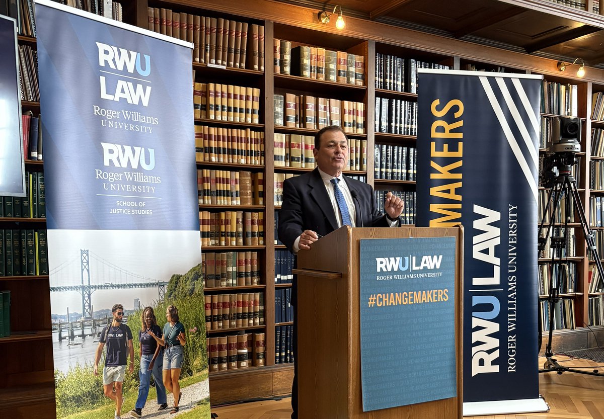 JoeShekarchi's tweet image. Great to welcome RWU students, faculty &amp;amp; staff to the State House. As RI's only law school @RWULaw plays a key role in shaping our next generation of law professionals &amp;amp; public servants. I cherish the award given to me by RWU Law for my work to protect human rights. #changemakers