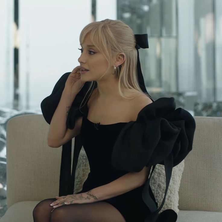 thegrandeismine's tweet photo. this look was something else https://t.co/zNa9pHoAnD