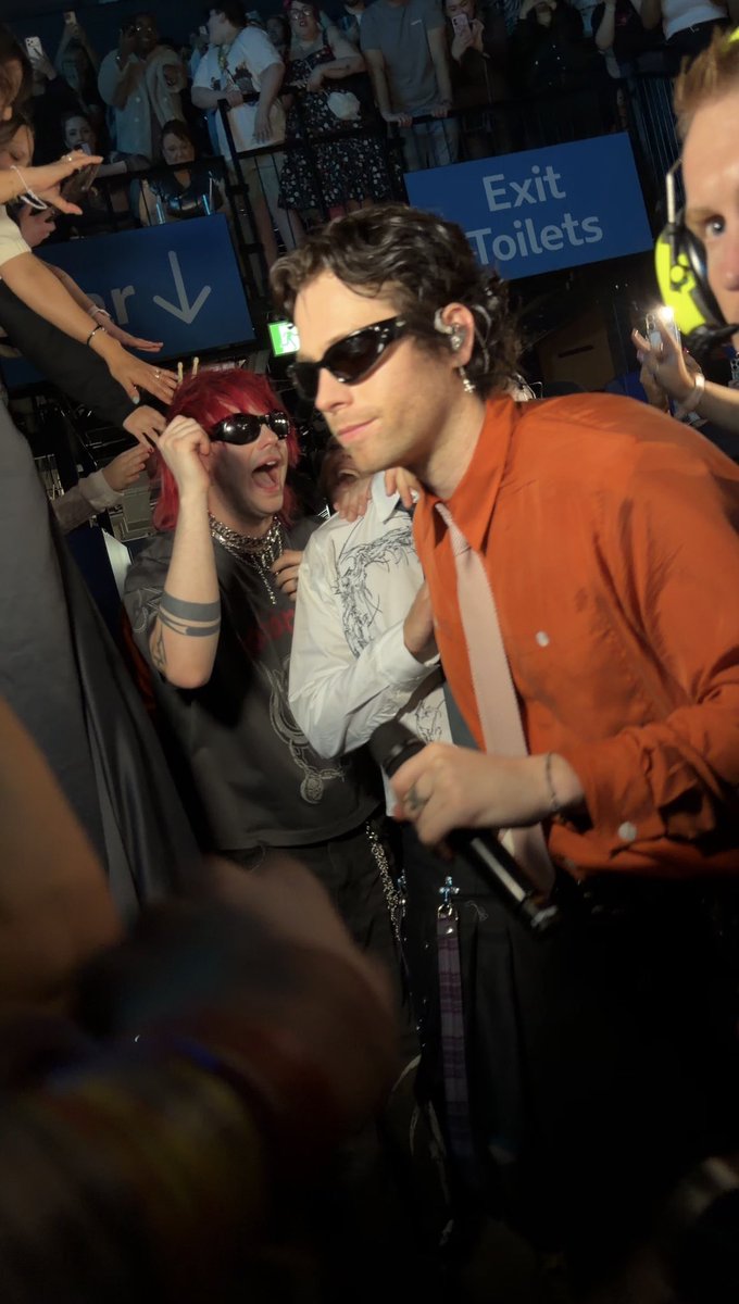 giovana ★ tweet media