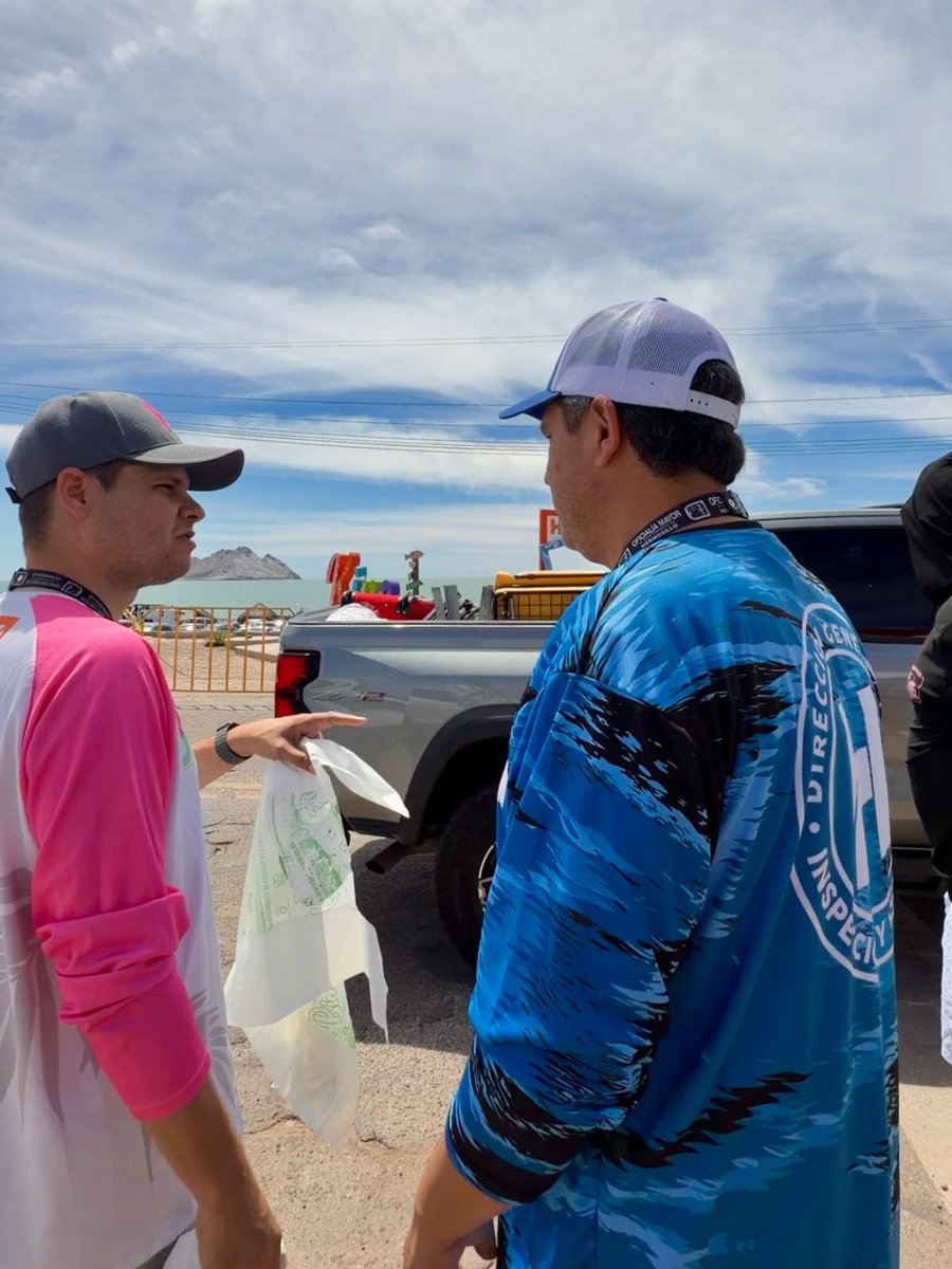 pichonpavlovich's tweet photo. Junto con el OM @RamonCorralA , seguimos en #BahíaKino entregando bolsas biodegradables e invitando a los ciudadanos a depositar la basura en su lugar.
Muchas gracias a todas las personas que cuidan de nuestras playas.
#KinoTeQuieroLimpio #QueSeNote https://t.co/wQjRhjQsCi