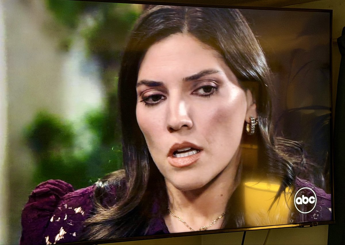 I’m behind after traveling. Watching Monday’s #GH … *Loved* Brook Lynn’s look when dopey idiot Chase says, “Of course! Willow would be happy to help!” 
I hope she slaps the crap out of him in the next scene! I despise Chase … he is thoroughly unlikeable!