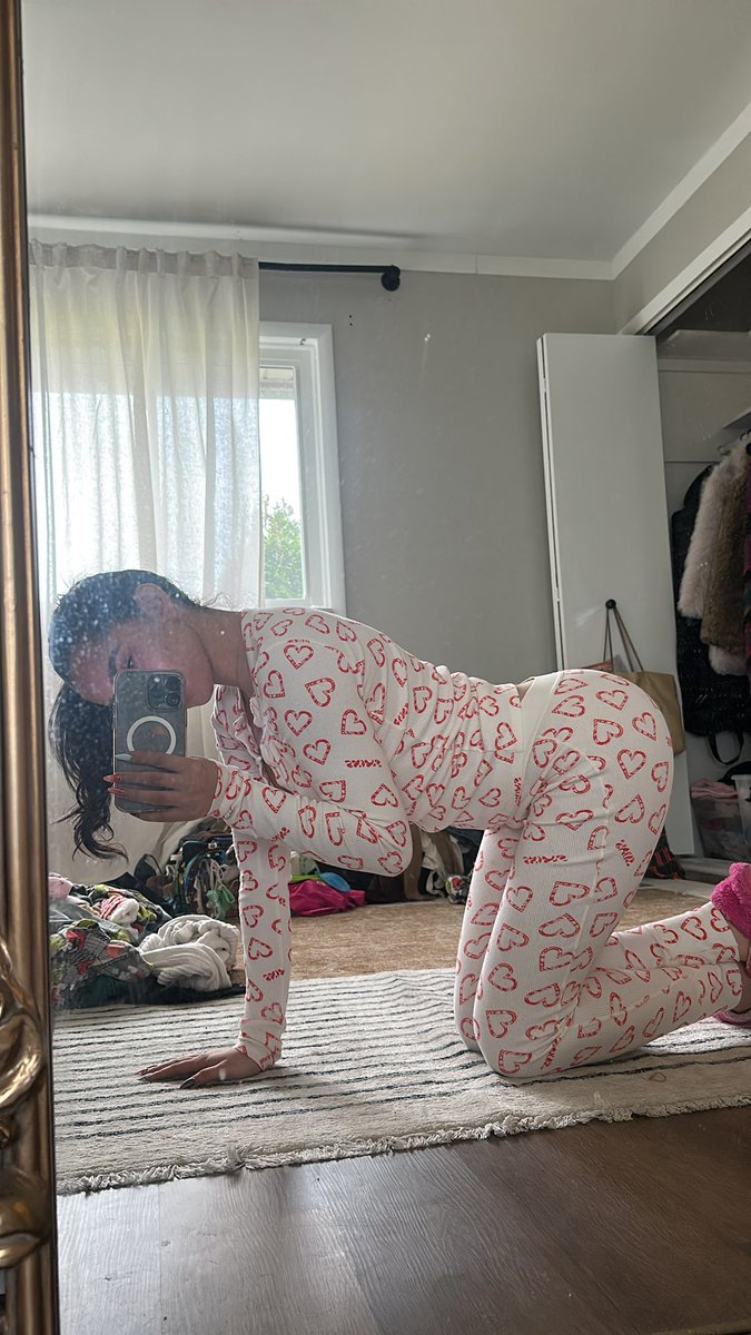 Petitelatinaaa1's tweet photo. OOTD https://t.co/9mwJVCGxiT