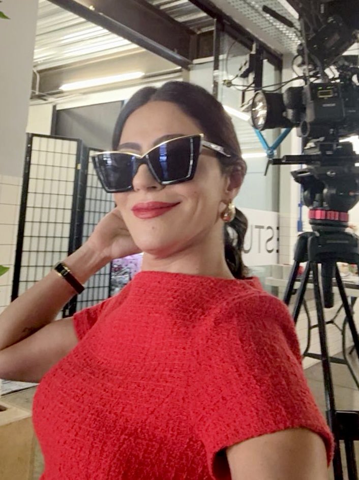 * Carol Castro * tweet media