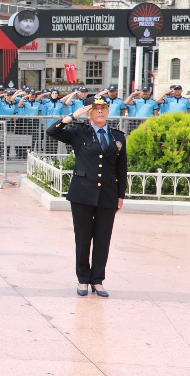 Bugün tahliye edilen Nazan Başelli, 1982'den beri İBB'de görev yapan bir zabıta memuru.

44 yıllık kariyerinde Bedrettin Dalan, Nurettin Sözen, Recep Tayyip Erdoğan, Ali Müfit Gürtuna, Kadir Topbaş, Mevlüt Uysal, Ali Yerlikaya ve Ekrem İmamoğlu ile çalıştı; yalnızca son yıllarına