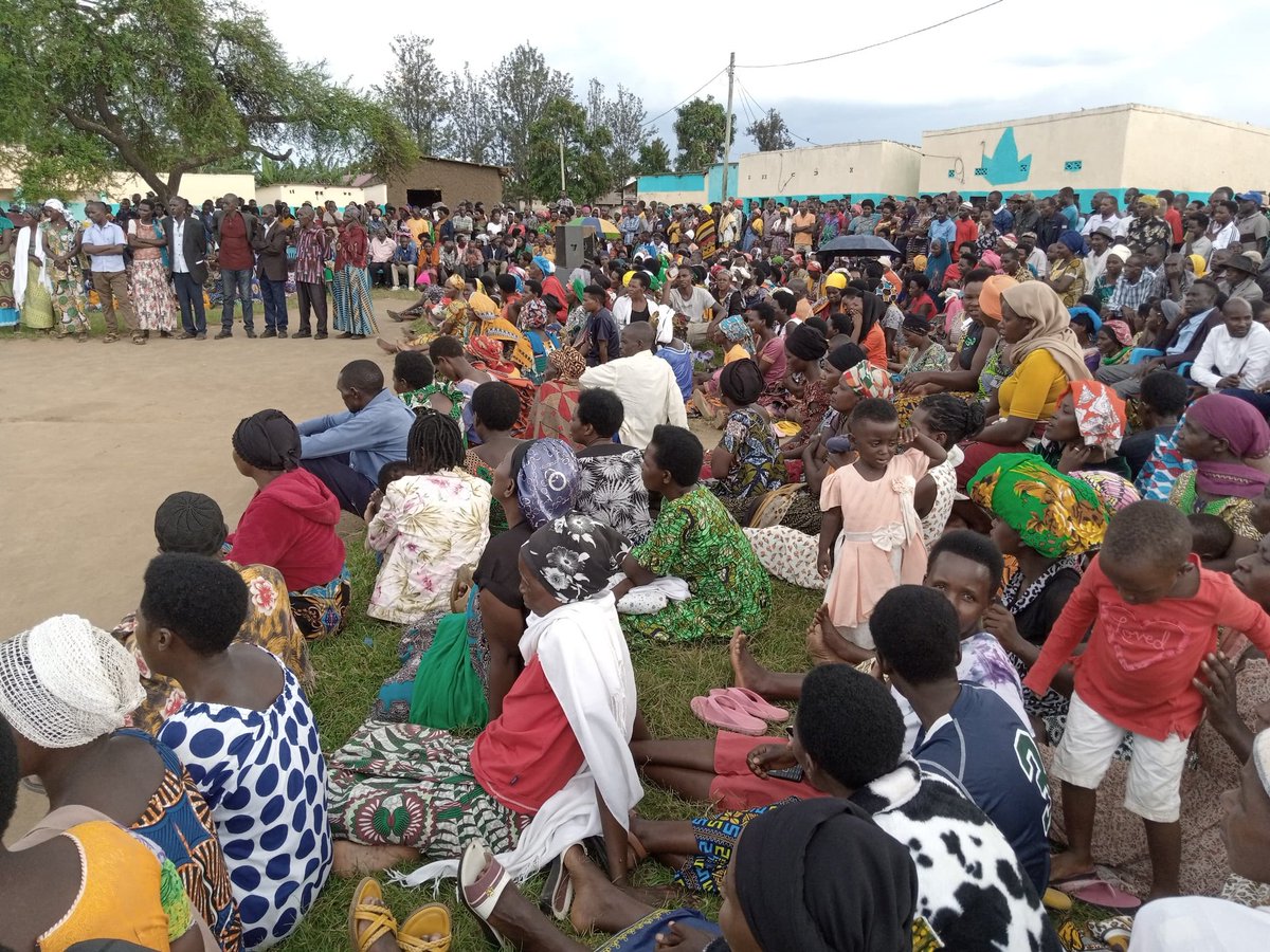 KabezaCell's tweet photo. Uyu munsi kuwa 02/04/2026 twasuwe n’itsinda ry’Urwego rw’Umuvunyi rishinzwe kurwanya akarengane,riyobowe na Bwana Rumaziminsi Ntagwabira Seraphin.
Iri tsinda ryari mu Kagari ka Kabeza,Umurenge wa Kabarore, mu rwego rw’ubukangurambaga bwo gukumira no kurwanya akarengane na ruswa. https://t.co/e0tj8RFlcE