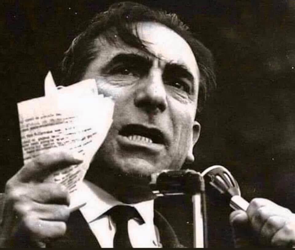 vedatsahi_n's tweet photo. “Ve bildiğin sebeplerden ben gelemiyorum. 
Yine biliyorsunki, sevmedim ülküden başkasını.

Başı dumanlı dağları, dolunayı, ufukları 
Bir de Çankaya yokuşunda rüzgara tutulmuş saçlarını.

Kahrolayım! Sevmedim ülküden başkasını,
Birde seni çok seviyorum..”

#BaşbuğAlparslanTürkeş https://t.co/afsRvaqLn5