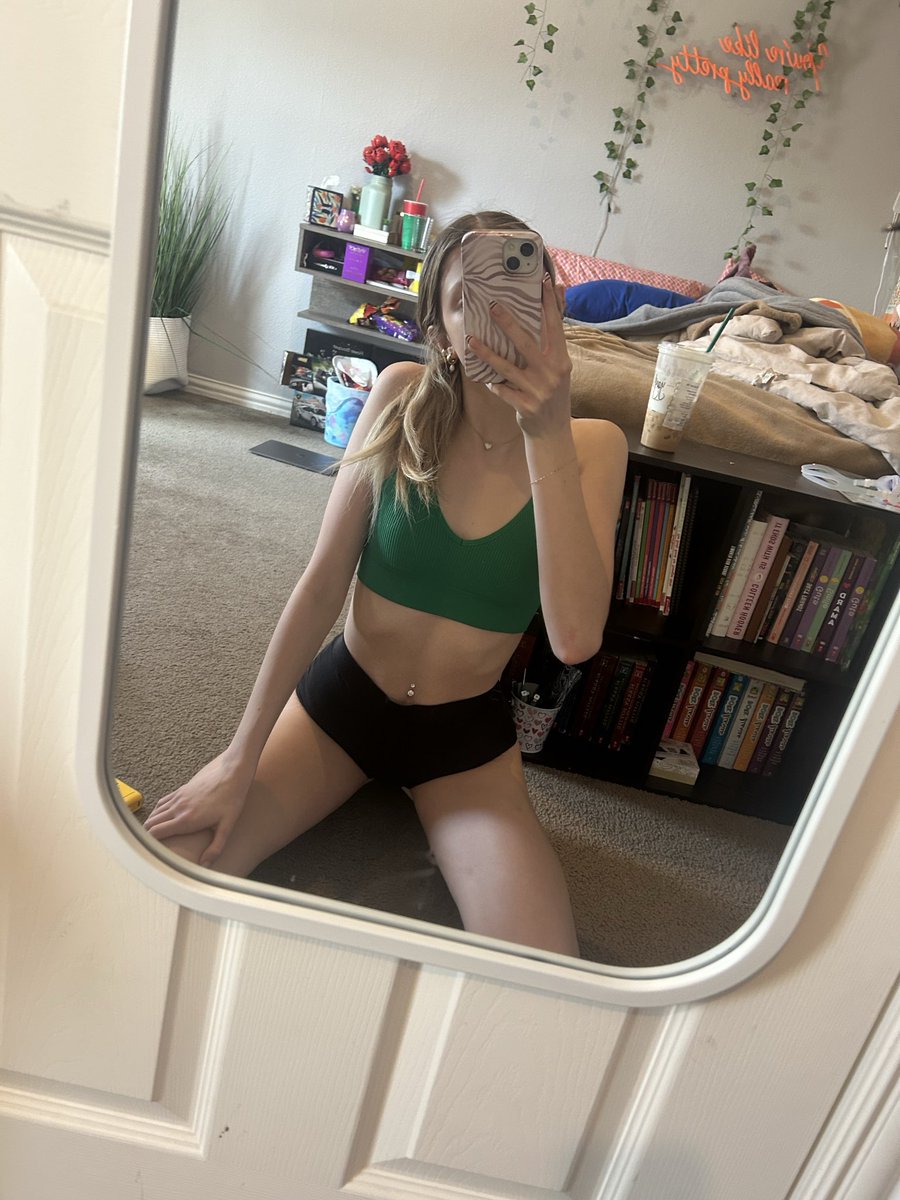 GoddesSienna67's tweet photo. Cash App: SiennaMae18 
Tribute 15, want a real paypig
#paypig #findom https://t.co/VcKXZ2XOMU