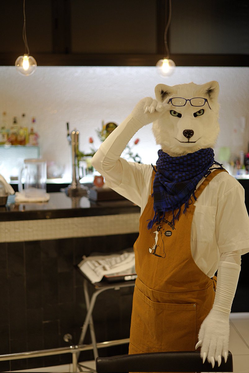 #こいと写真館
#FurticStudio
#FursuitFriday
🚩旅館こいと、バーエリア
📸 <a href="/souji_ikrg/">斑鳩宗次📸:ソウジロウ🐺</a> 
🐺「お待たせ、今日は何にする？🍸️🍷🍶」