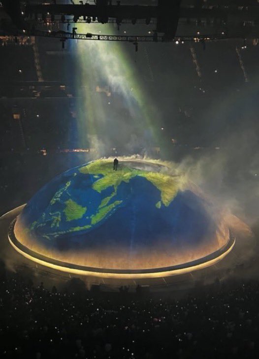 yzyupdates tweet media