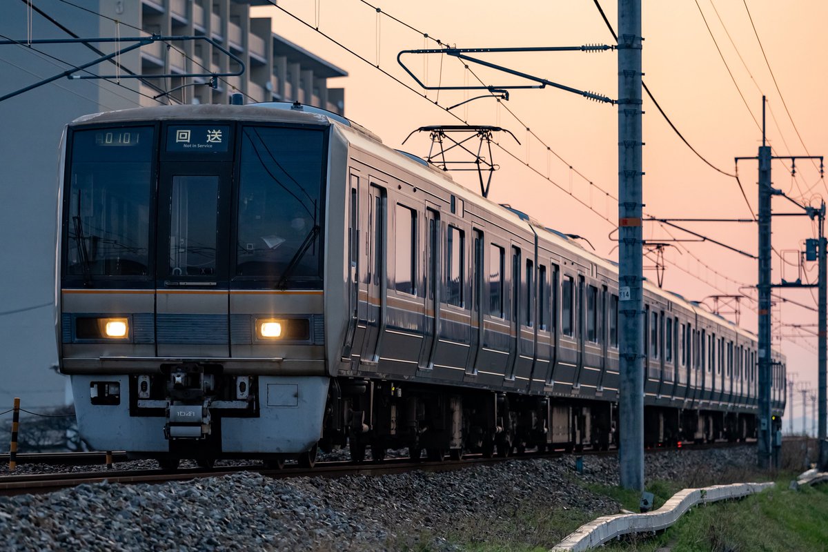 2026.04.03
回7781M 
網干入場回送
近ｱｶ 207系 X1編成

和田岬線用の207系が入場しました。