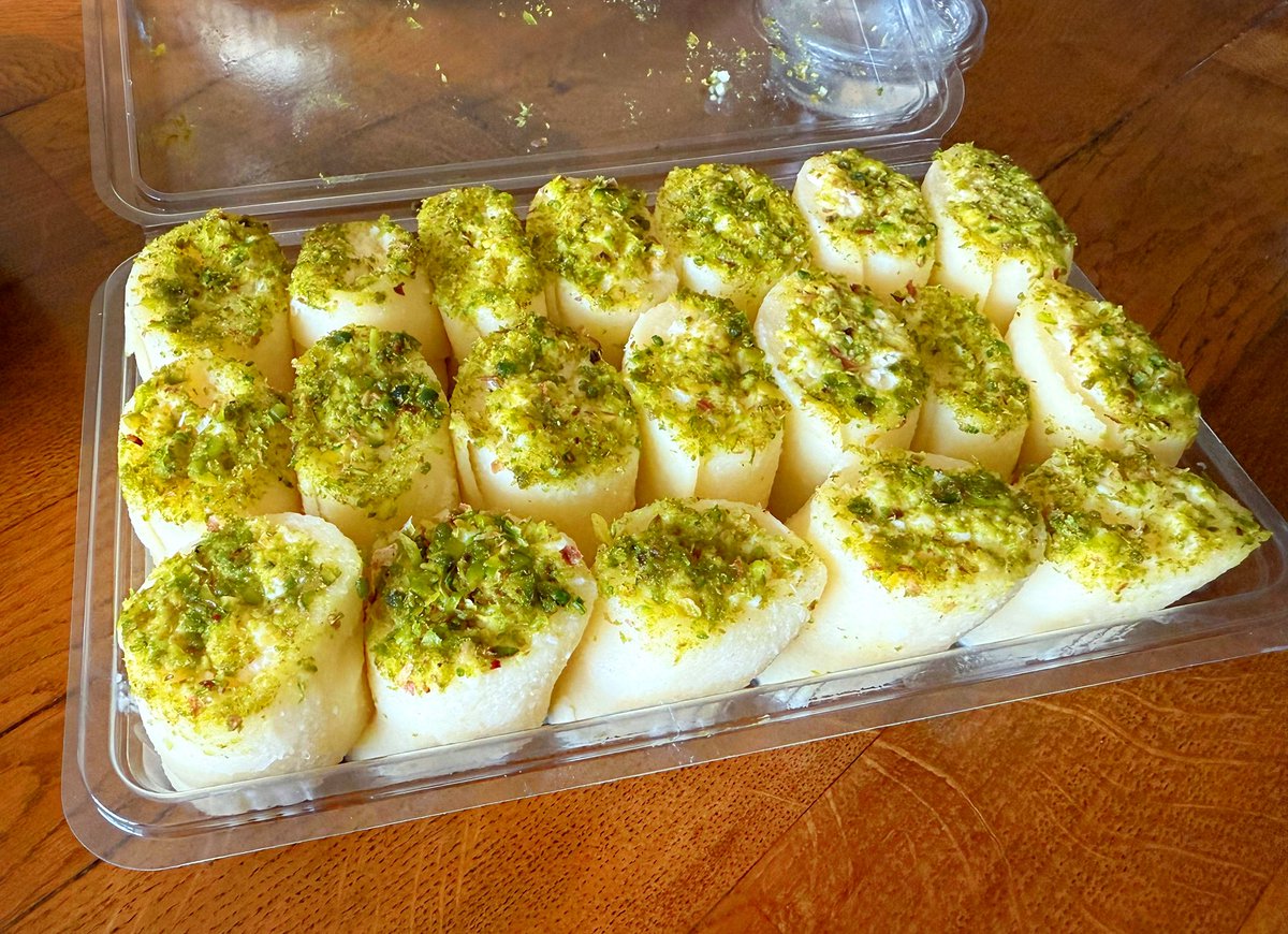 Madonna Kalousian 🦉🍉🥄🪁 tweet media