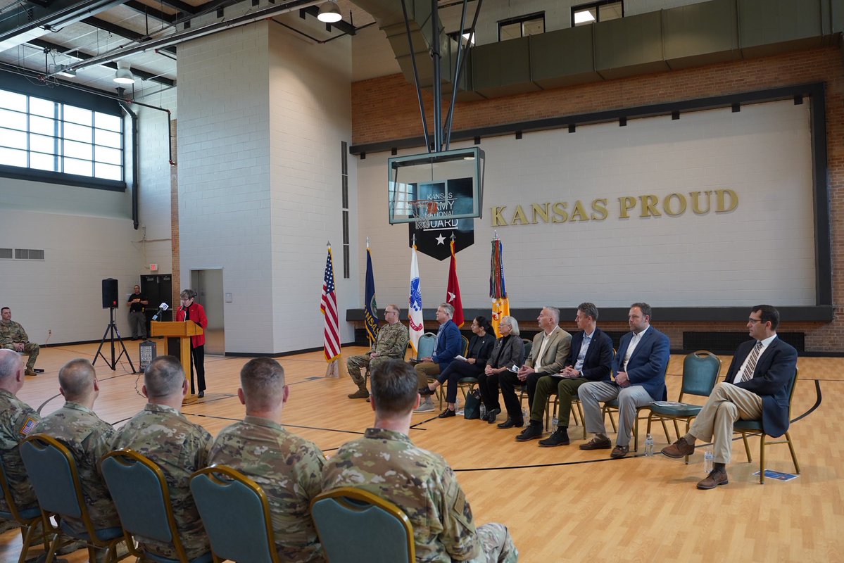 Governor Laura Kelly tweet media