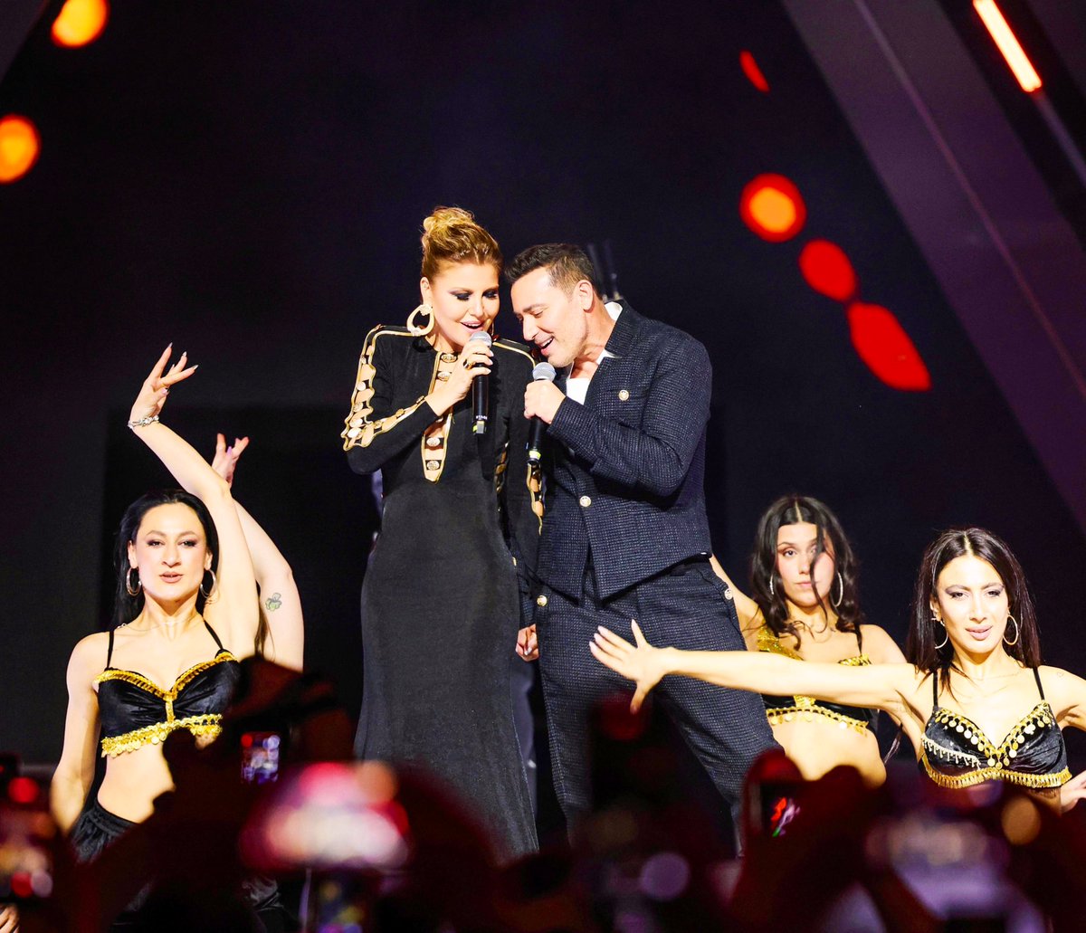 Gülben Ergen tweet media