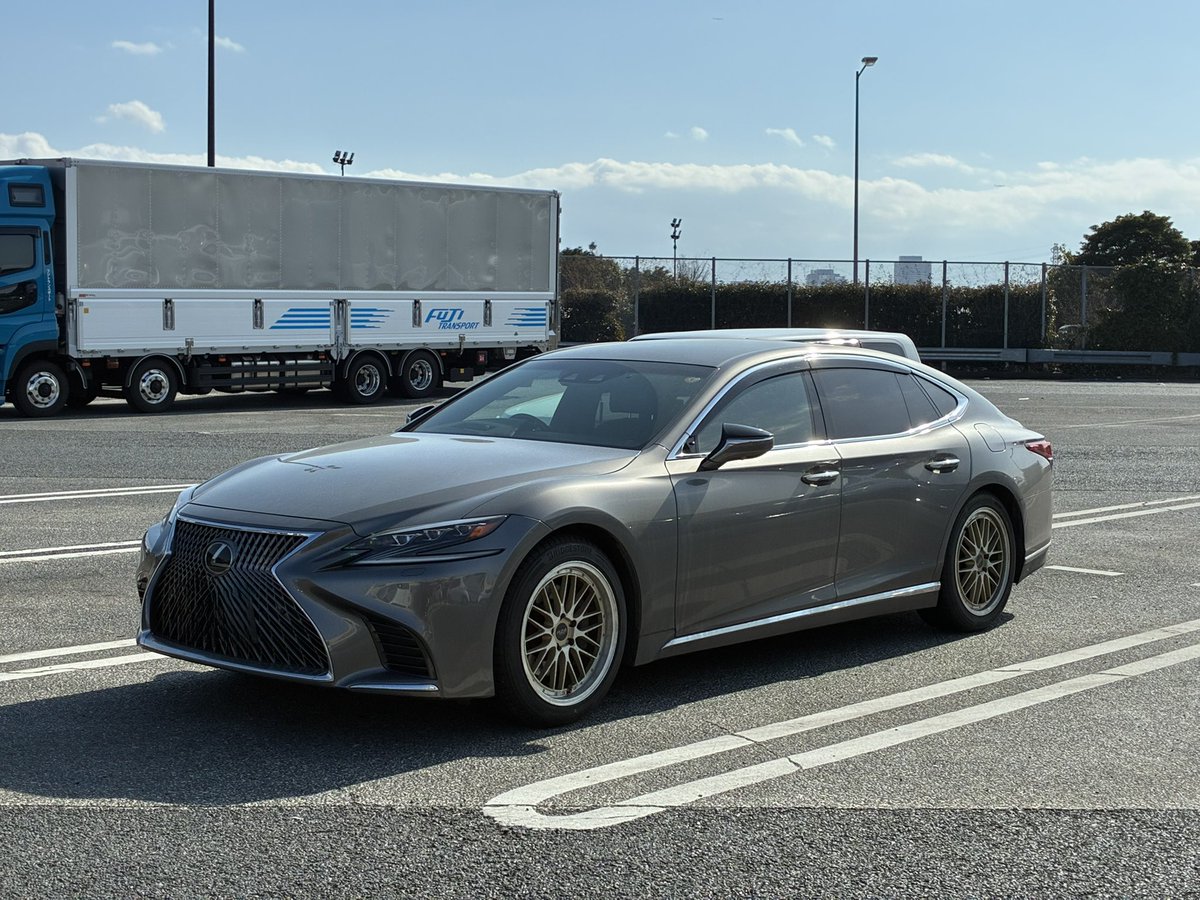 ブイ蜂 tweet media