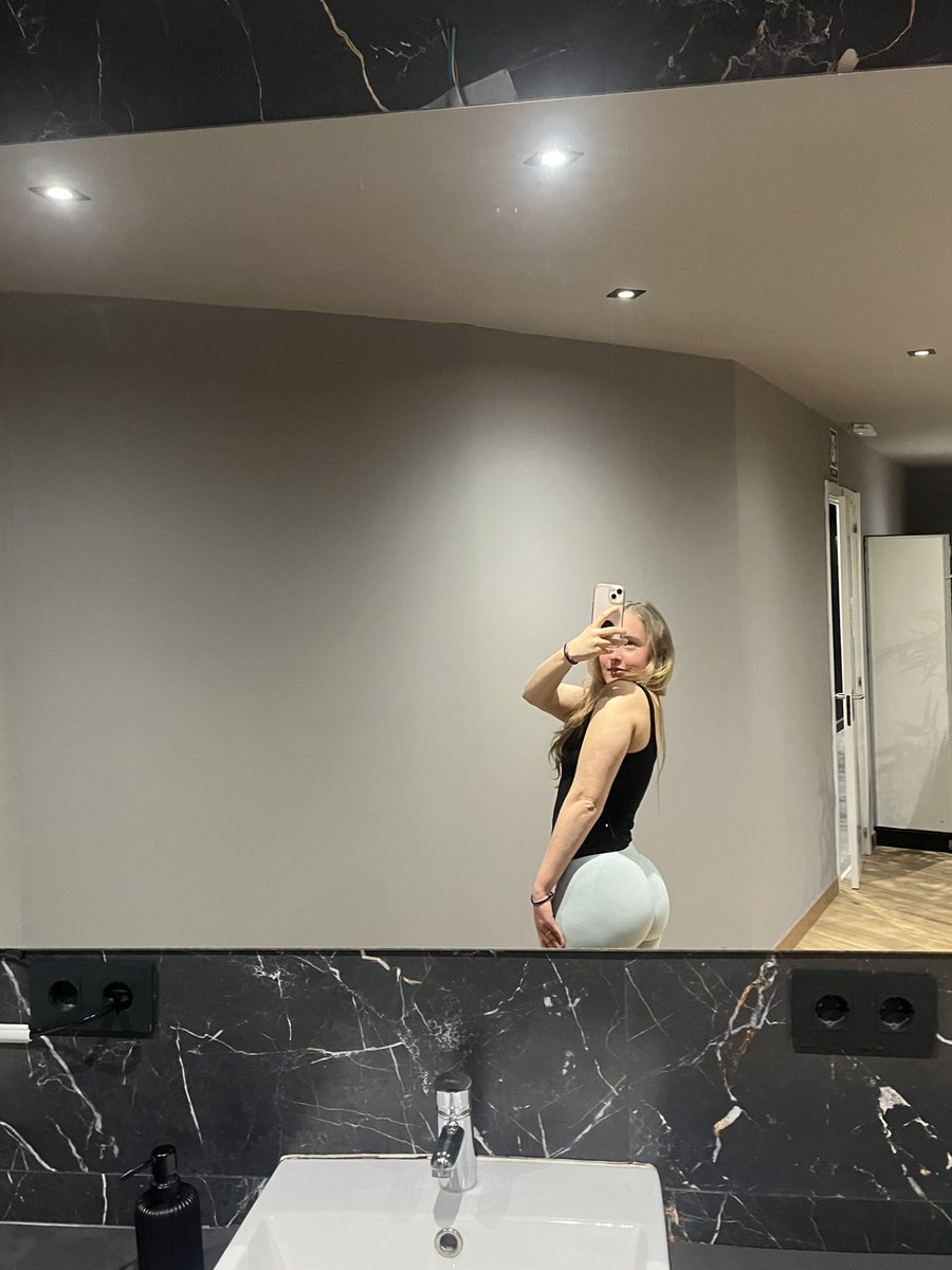 júli 🌸 tweet media