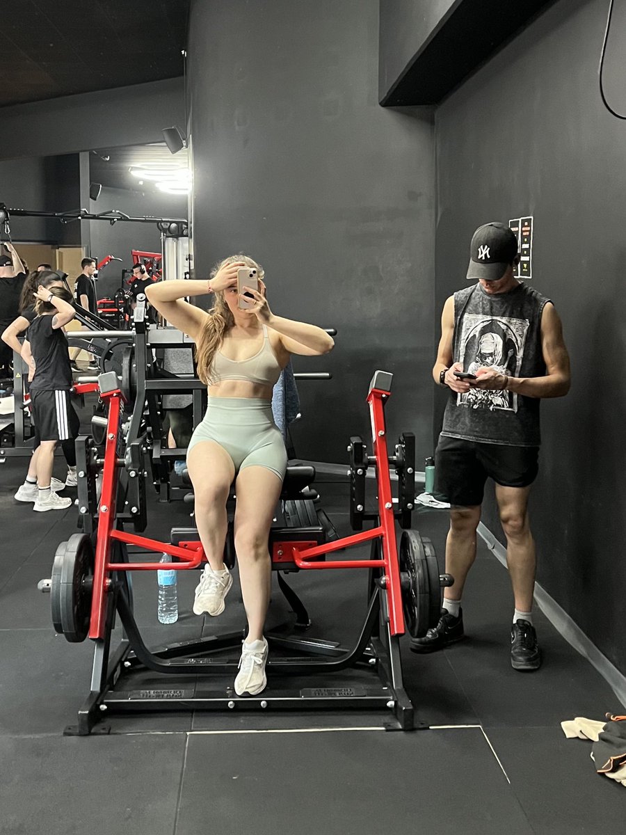 júli 🌸 tweet media