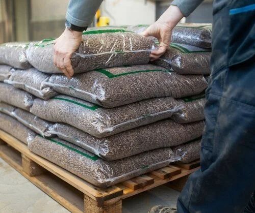 DogwoodAlliance's tweet image. #Poland’s pellet shortage shows the truth. #WoodPellets cannot meet heating demand at scale.

When supply failed, families were left without heat.

This is not energy security. It's an energy risk. 

fern.org/publications-i…
