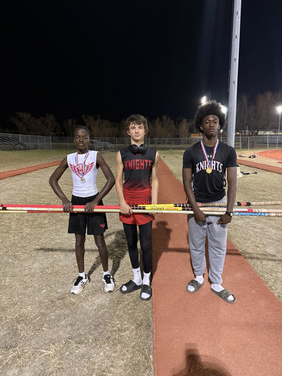 HHKnightsTrack's tweet photo. Athlete that makes Harker Heights special!! Sena Dodo finished up his 9th grade season yesterday with a silver medal in pole vault. Very next day he is already back to work! Clearing the pit after the rain and getting a few vaults in. https://t.co/H8XckgarMn
