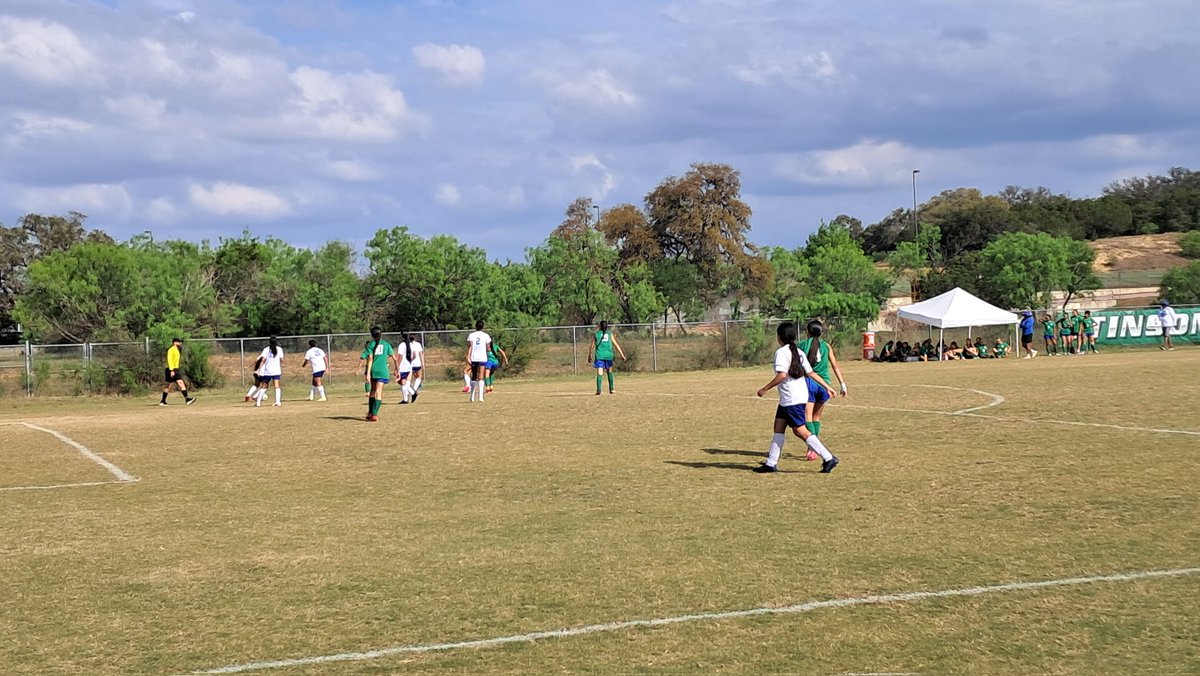 Not even five minutes in and I've already seen 2 goals!! So proud of these girls #vhawks #skyhawkpride <a href="/NISDStinson/">Stinson MS NISD</a>