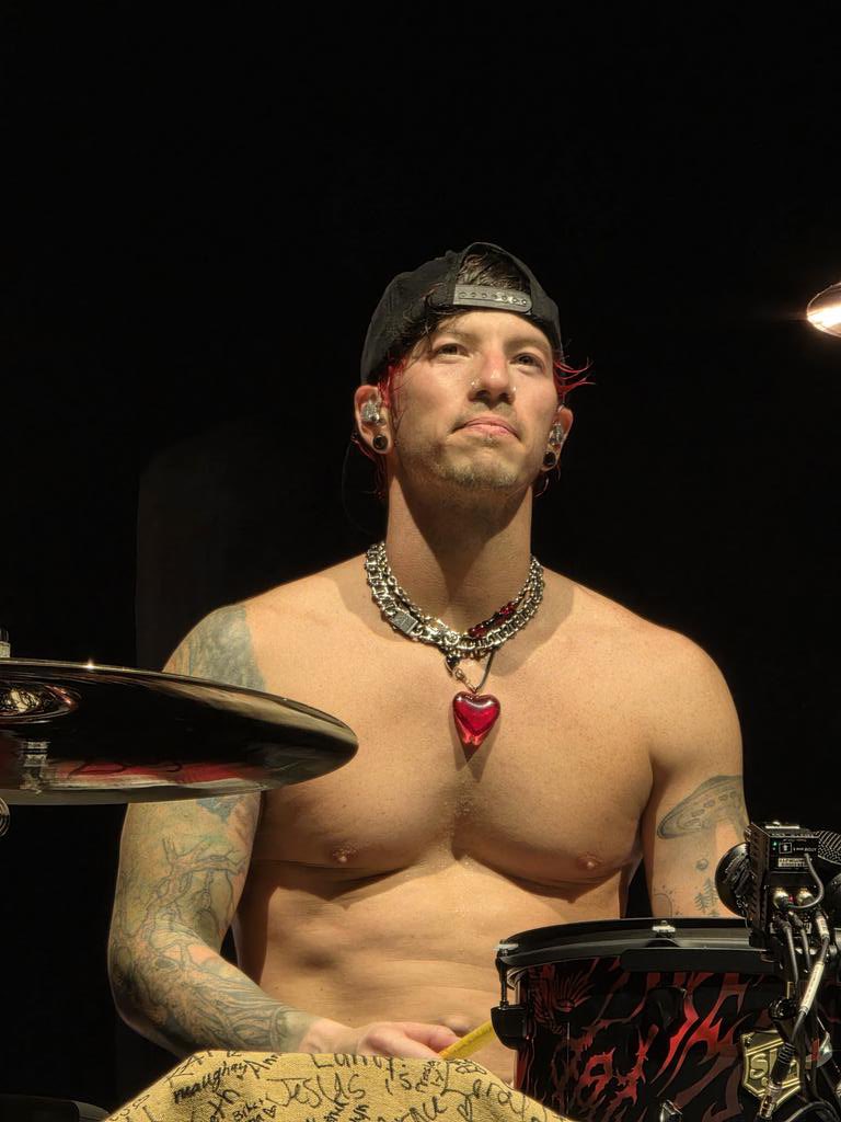 .tønya ⊬ 🇺🇦🪩 tweet media