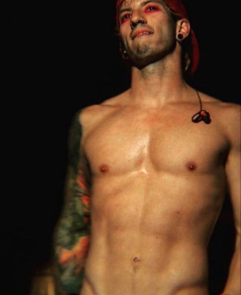 .tønya ⊬ 🇺🇦🪩 tweet media