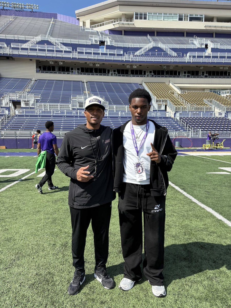 13upnexxt_'s tweet photo. Had a great visit today @JMUFootball. Thank you for hospitality! @CoachFlemWR @coach_bnapier @RomanCatholicHC @NextLevelQBs @EdOBrienCFB @CoachStedman @CoachDShaw @RunWithRingo @CoachAmir_ https://t.co/DMXO2tFQS3