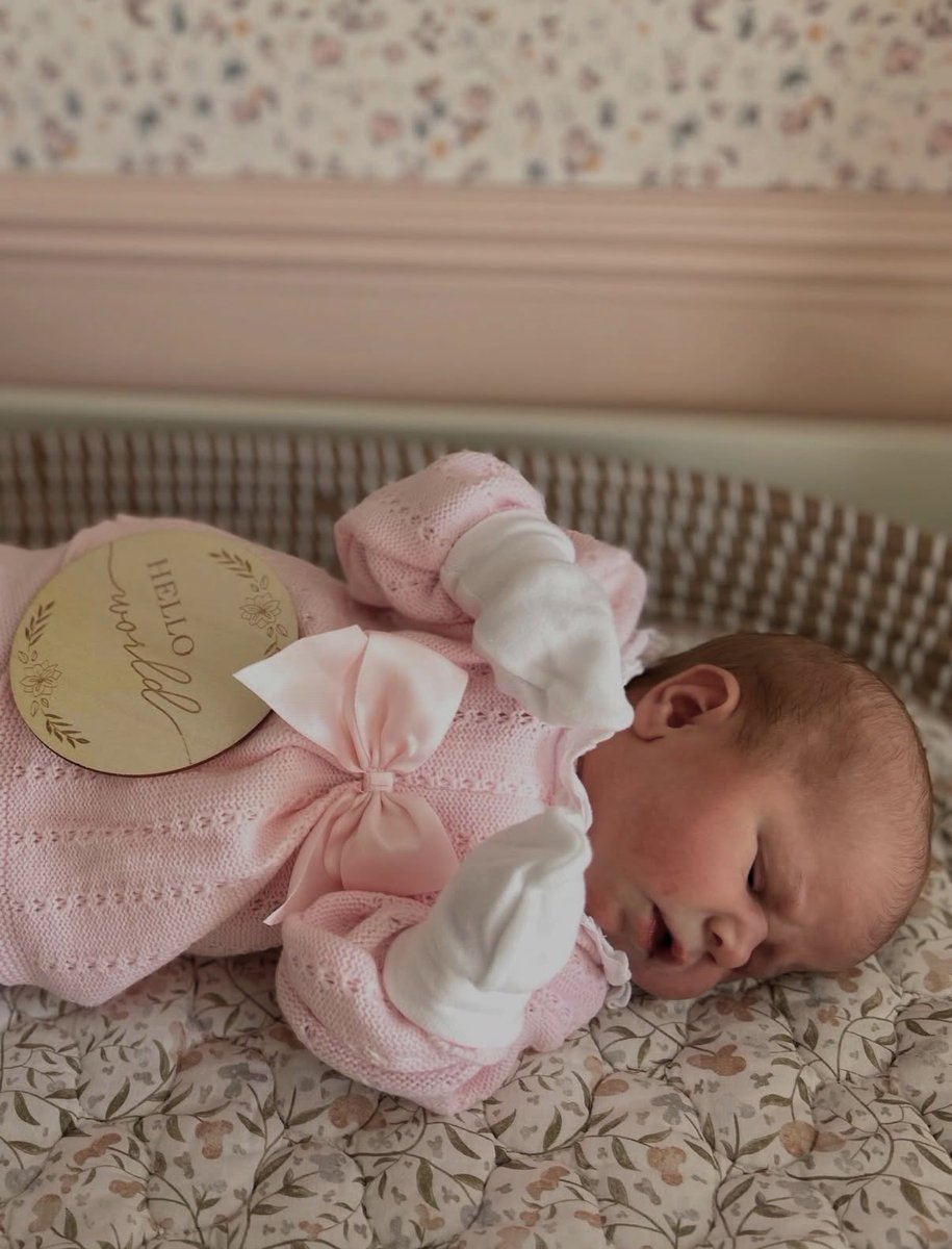 Miss Tracy Hurst tweet media