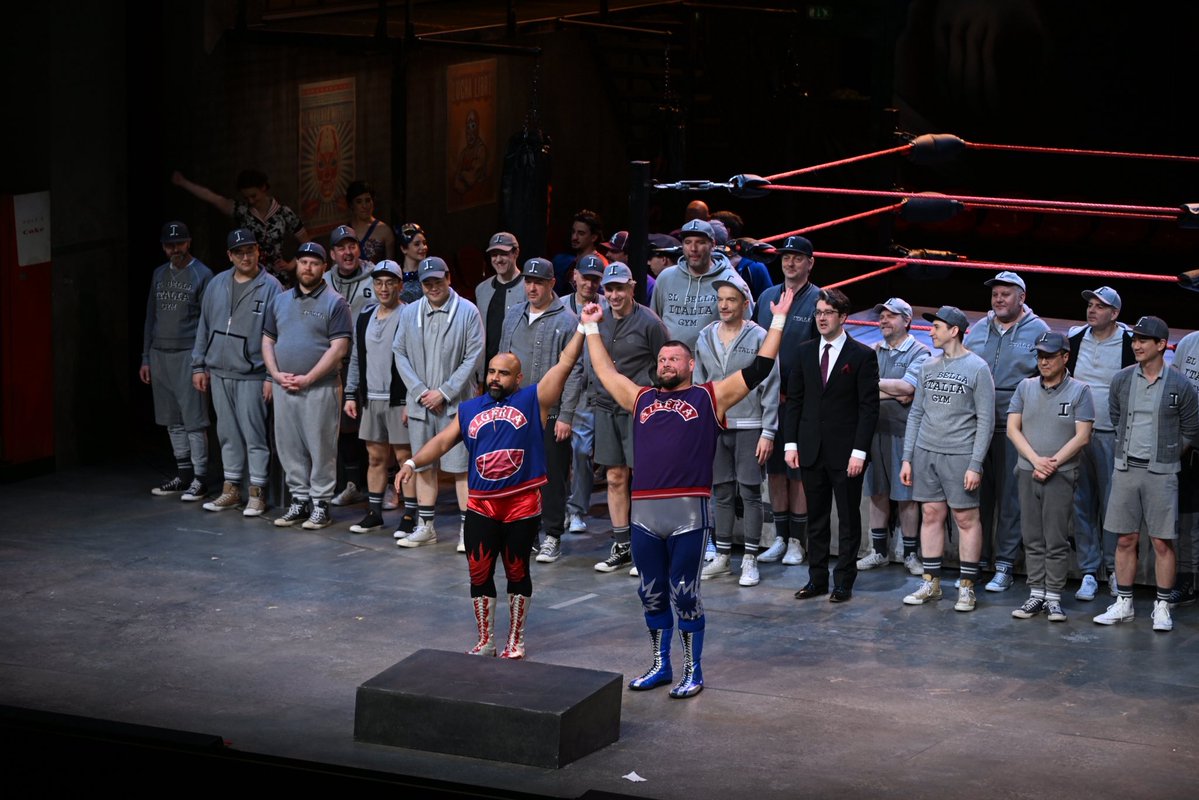 NiccoloTribolo's tweet image. Also, L‘Italiana… @deutsche_oper, wäre lt. Kritik nich so dolle. Das Publikum war aber, zurecht, anderer Meinung. Federnder #Rossini, Witz und Aktion…
Die Wrestler haben seriös Stimmung gebracht.
@RolandoVillazon|s Idee benötigte ein Vorwort, lief dann aber.