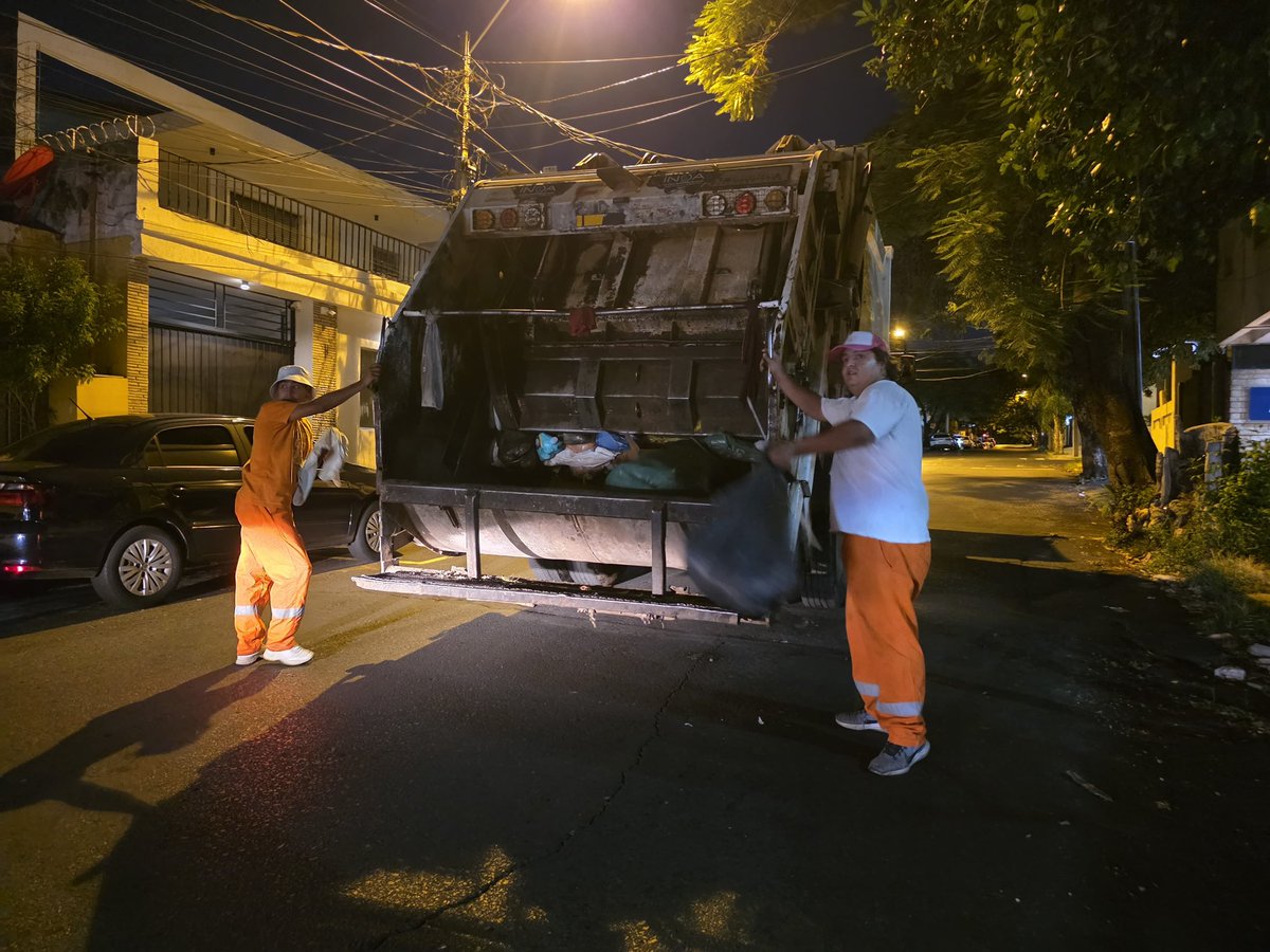 🙏Jueves Santo: seguimos en acción 🌙

El turno noche ya está en marcha, asegurando que el servicio de recolección continúe sin interrupciones en toda la ciudad.

Porque la limpieza no se detiene, incluso en fechas especiales🚛

Gobierno de la Ciudad — Gestionar es Servir