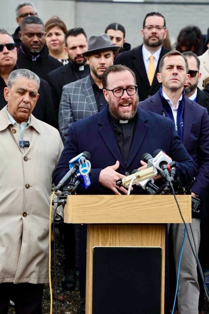 NalecNews's tweet photo. TODAY we raise our voices for justice! NALEC stands for Pastor Yeison Cortes, detained by ICE since March 20. With faith leaders, we unite against injustice—embodying Christ’s love this Holy Week. Pray for his immediate release. 

Read more: https://t.co/thgFyXuqPt https://t.co/KYOW7Njutb