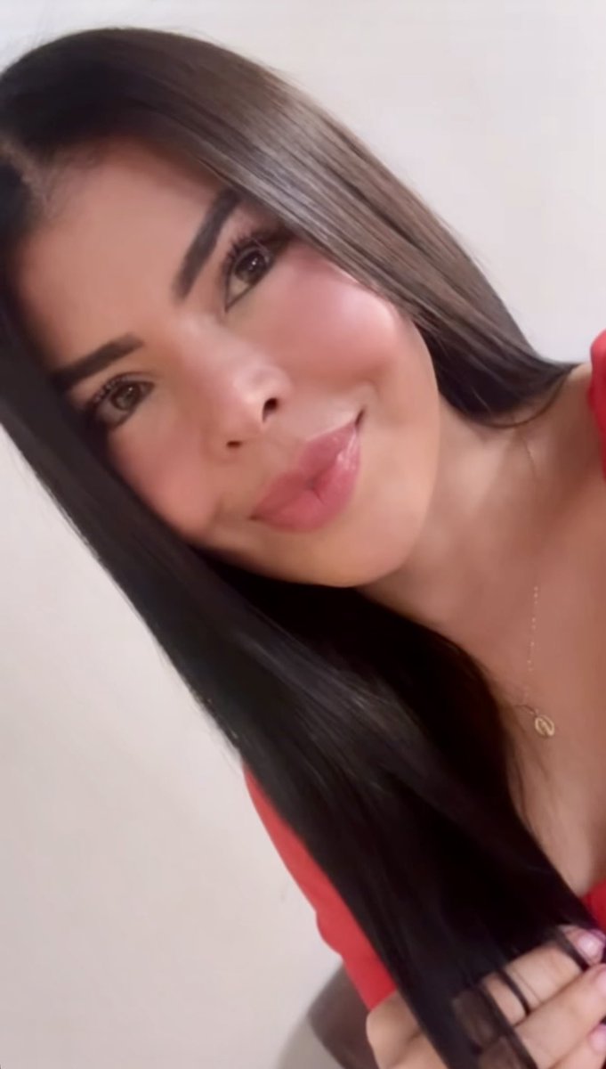 Sandra_Arcila1's tweet photo. #Redgirl https://t.co/fIqeqA8svk