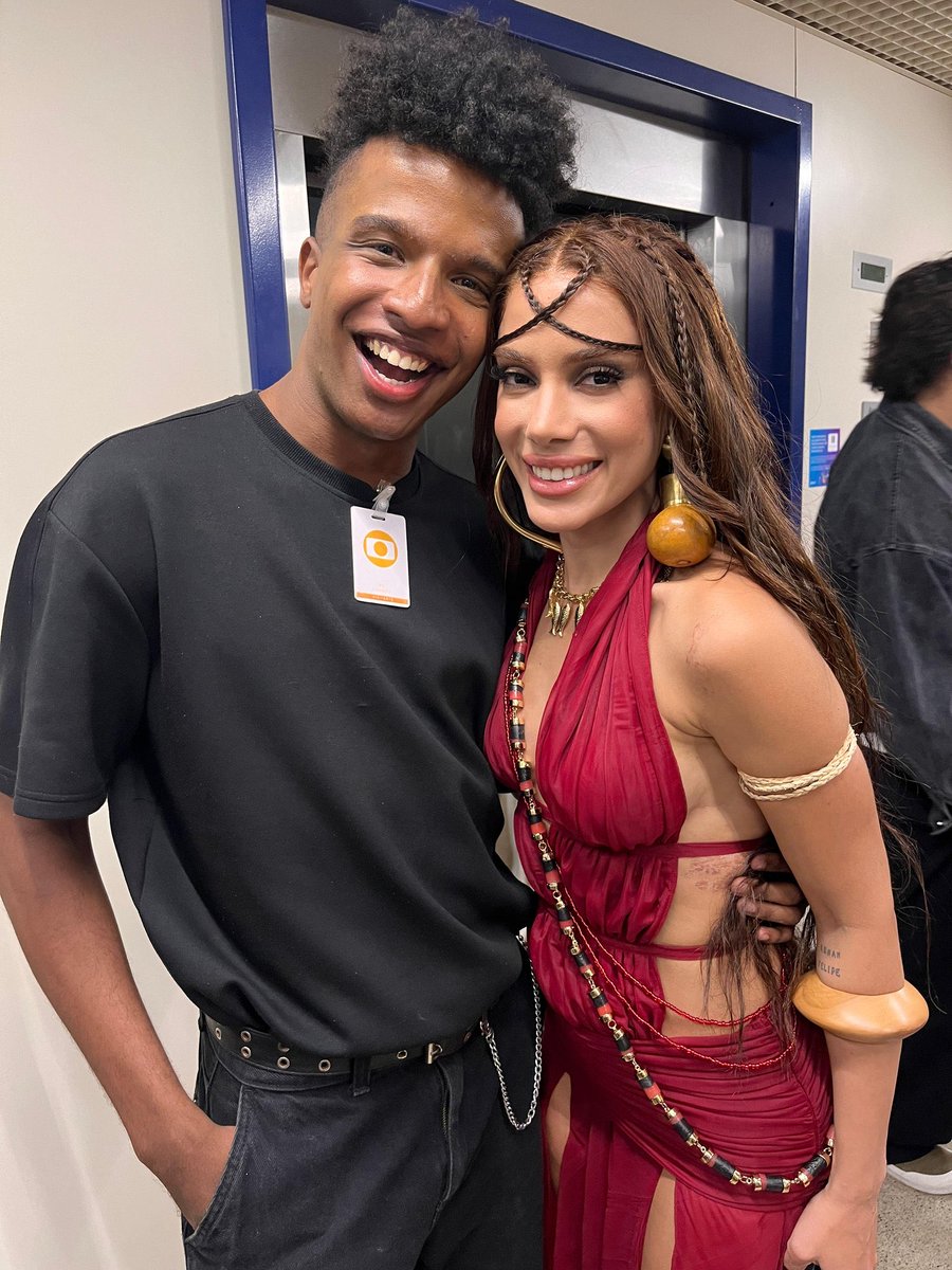 Rede Anitta tweet media