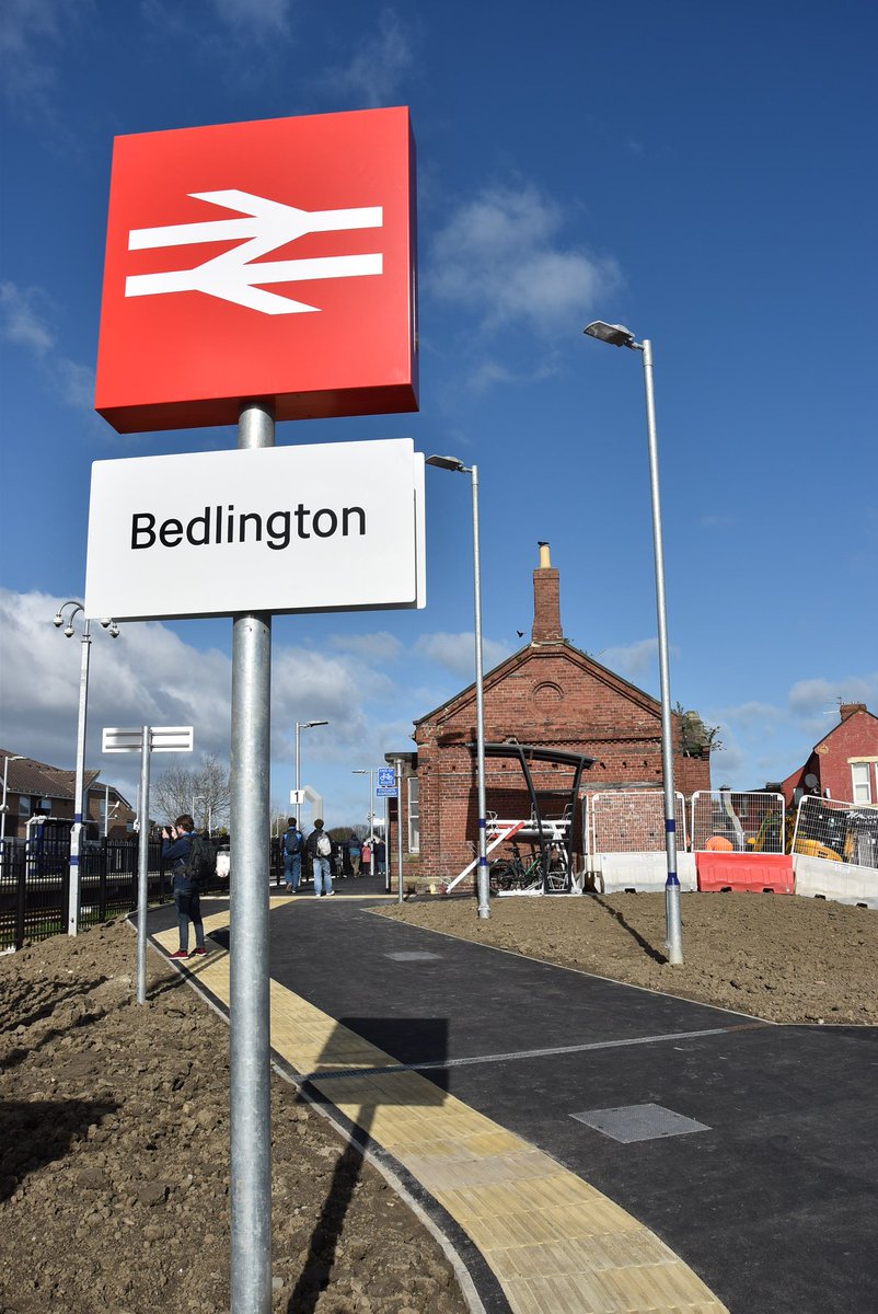 PickGS's tweet photo. Bedlington...then and now. The station from the same position, in 2022 and on Monday this week. Both 📸:©️ Graeme Pickering https://t.co/WrrWNbzvo0
