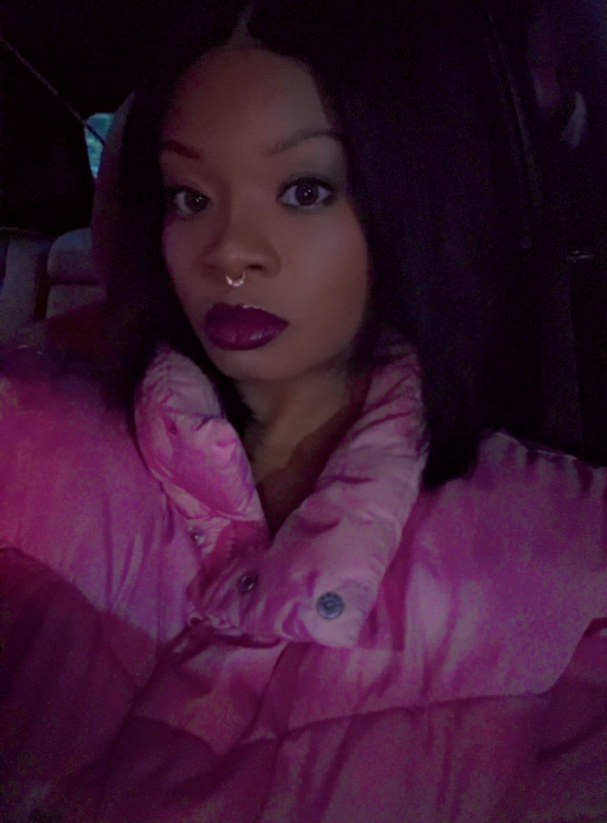 👀 it’s HER again. 😌💋 tweet media