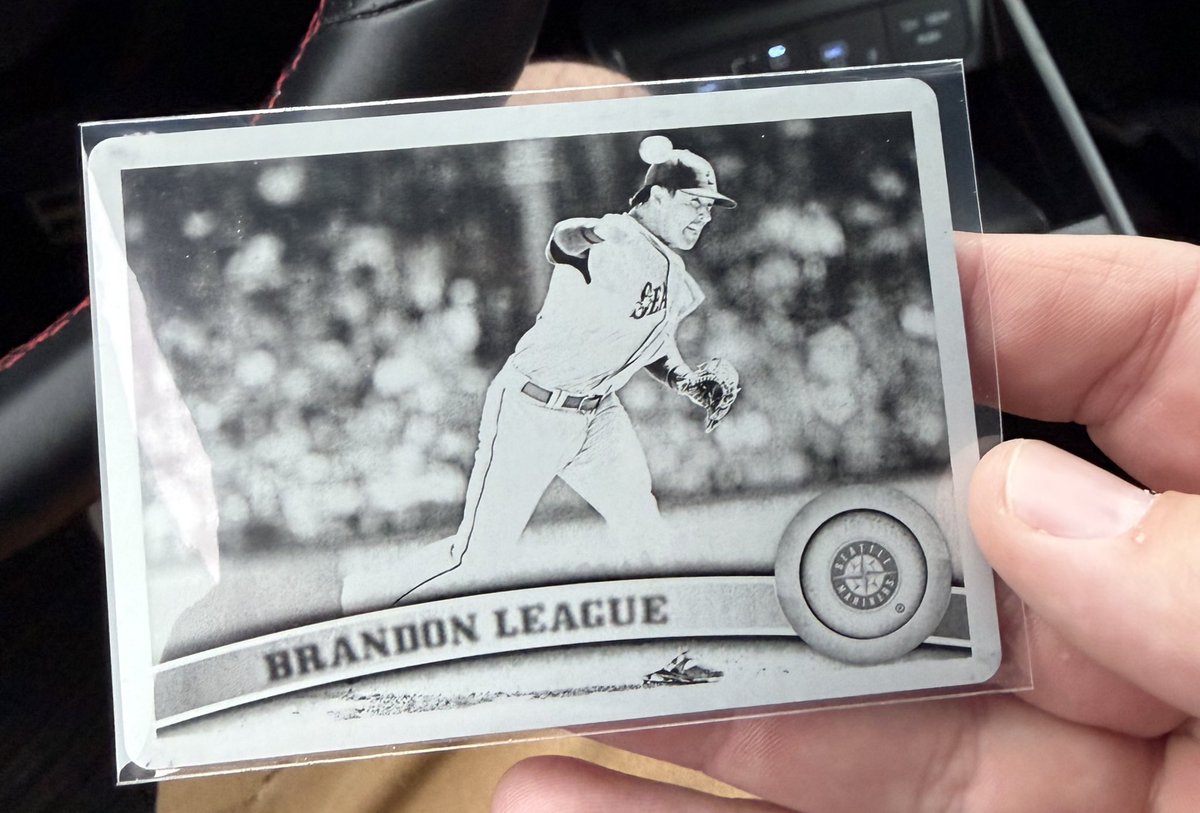 Any Brandon League super collectors out there? <a href="/CardPurchaser/">Card Purchaser</a>