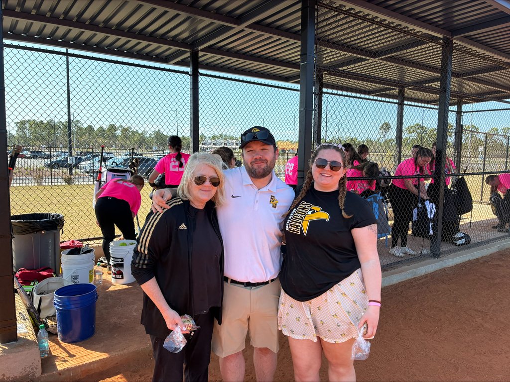 SouthSenecaCSD's tweet photo. Our Varsity Softball team is loving their North Myrtle Beach spring break trip! #foreverfalcons 💛🖤 https://t.co/ZdqHd43Yg0